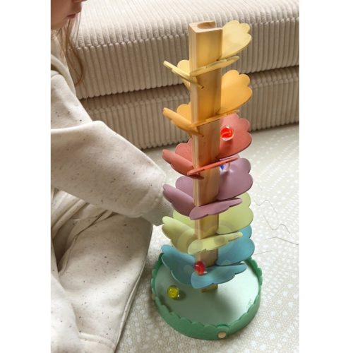 Fa zenélő golyópálya