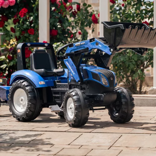 New Holland pedálos traktor markolóval és utánfutóval