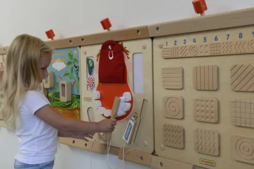 Montessori fali szájhigiénia szenzoros fejlesztő játék