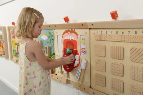 Montessori fali szájhigiénia szenzoros fejlesztő játék