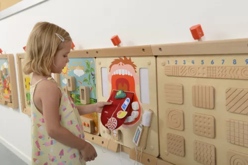 Montessori fali szájhigiénia szenzoros fejlesztő játék
