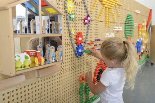 MASTERKIDZ Színes fogaskerekek és hajtókarok készlete, 79 db