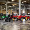 Red Supercharger pedálos traktor pótkocsival és első kanállal