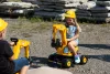 JCB kotrógép sisakkal